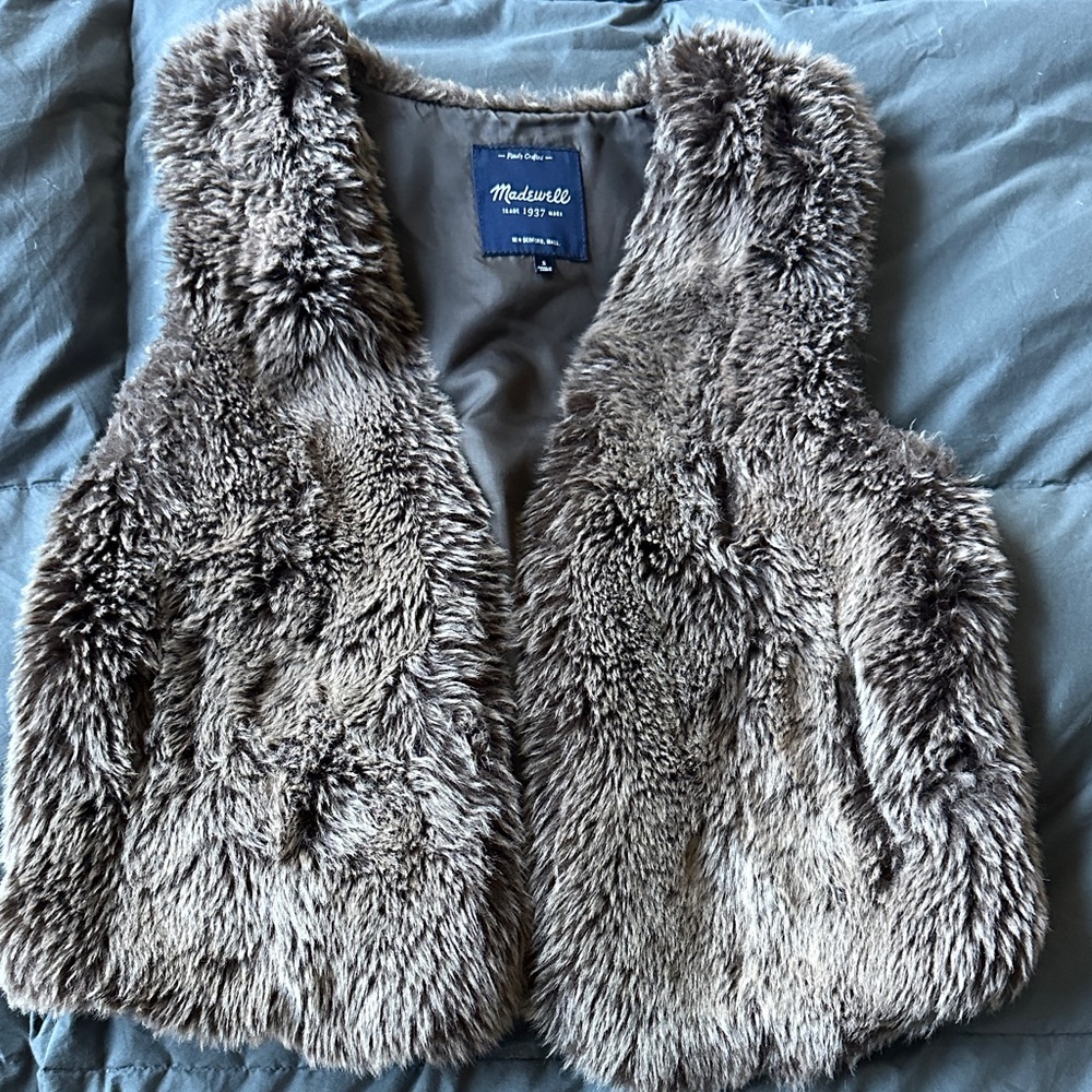 Madewell Faux Fur vest, size Sm.